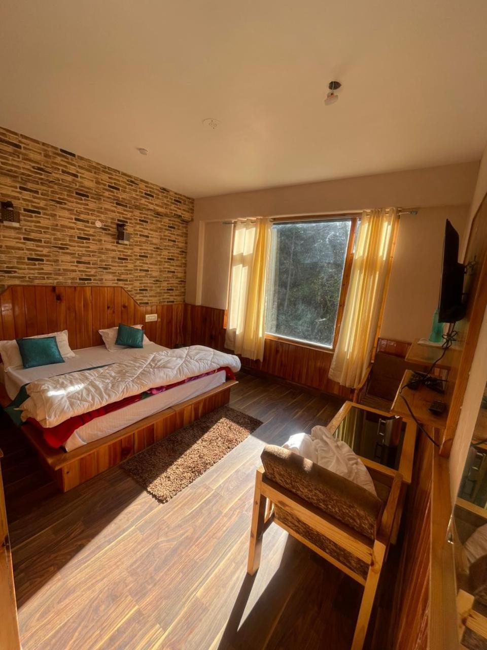 Shangri-La Rooms & Restaurant Kasol Exteriör bild