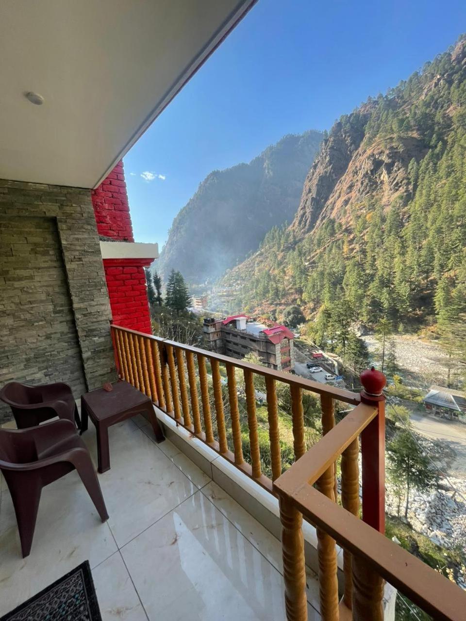 Shangri-La Rooms & Restaurant Kasol Exteriör bild