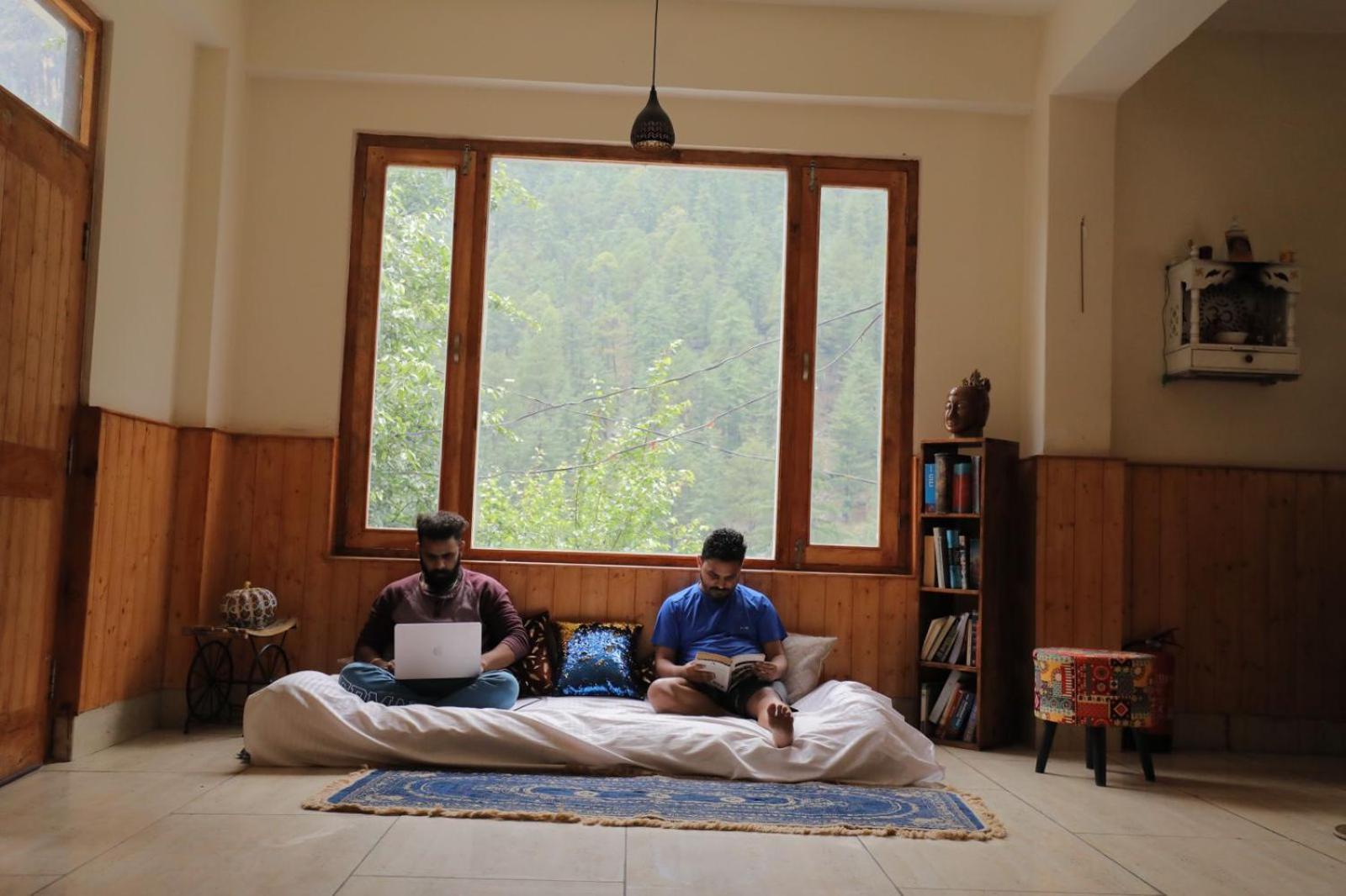 Shangri-La Rooms & Restaurant Kasol Exteriör bild